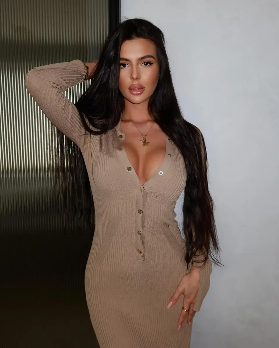 Camilla escort in Dubai