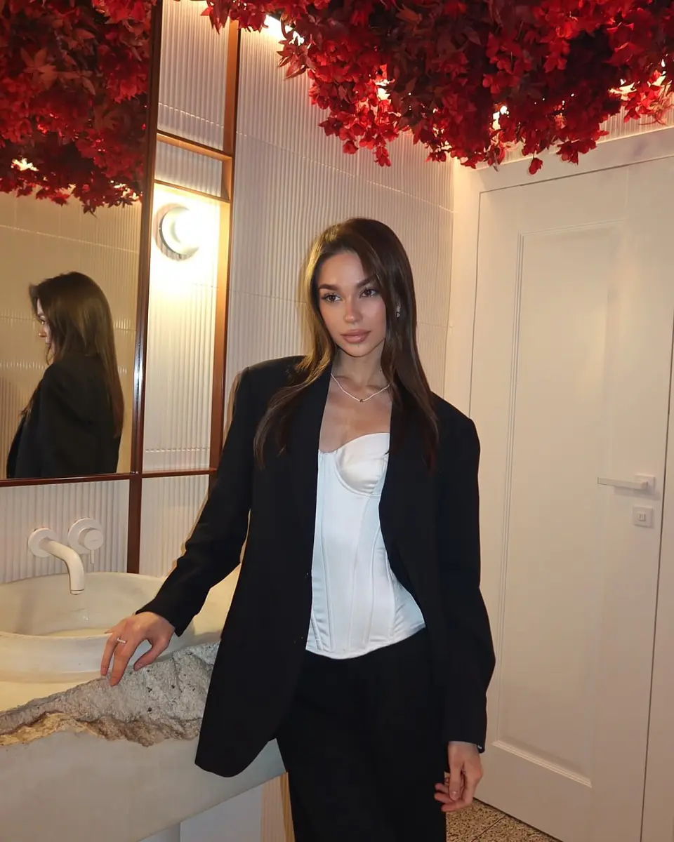 Elizabeth escort in Dubai