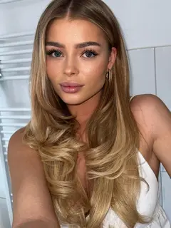 Emma escort in Dubai