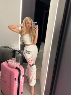 Isabella escort in Dubai