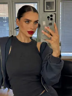 Jean escort in Dubai