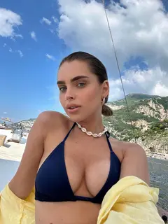 Jean escort in Dubai