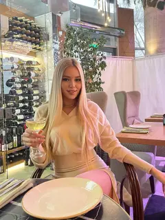 Luna escort in Dubai