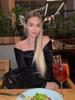 Luna escort in Dubai