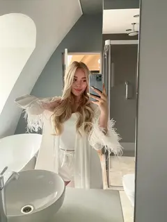 Luna escort in Dubai