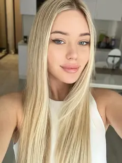 Luna escort in Dubai