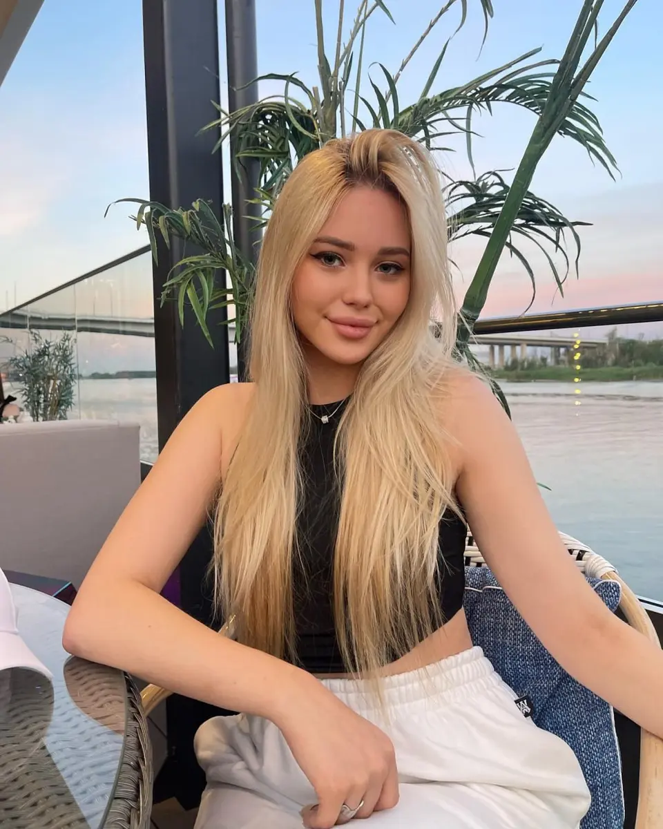 Luna escort in Dubai