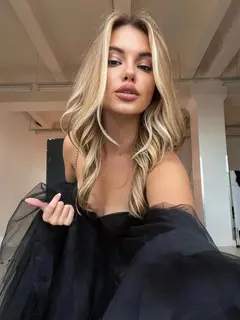 Mirella escort in Dubai