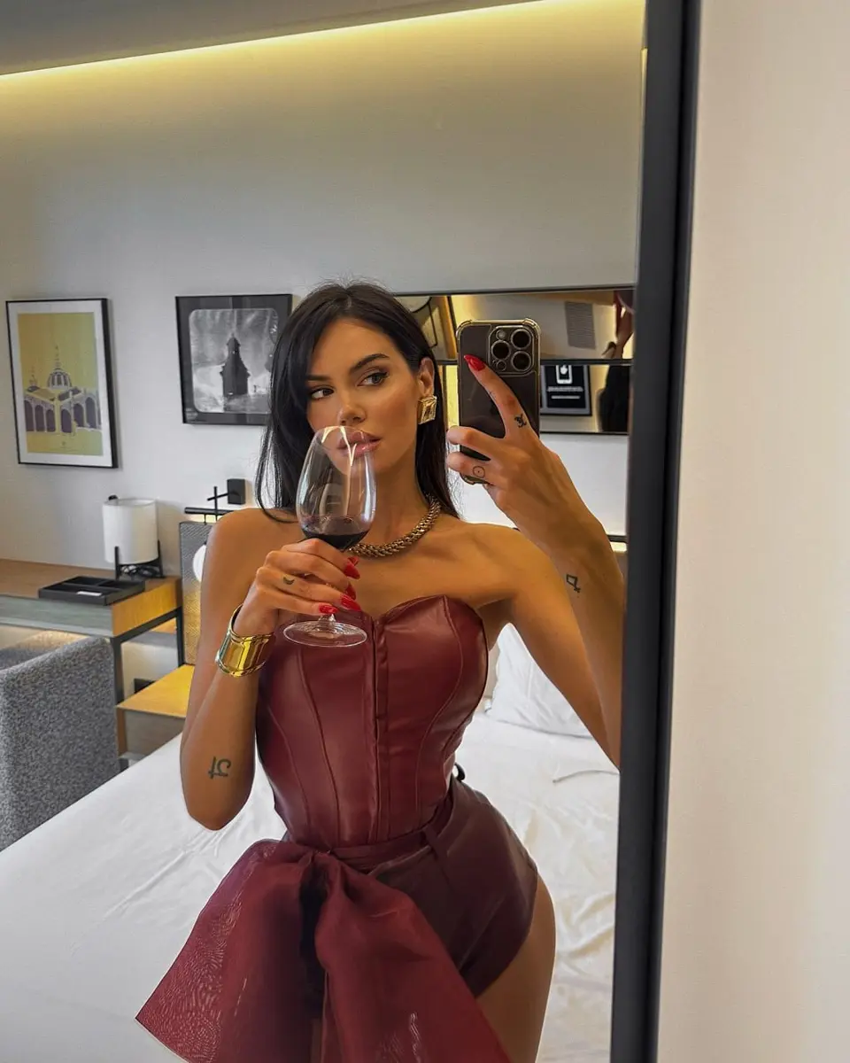 Vita escort in Dubai